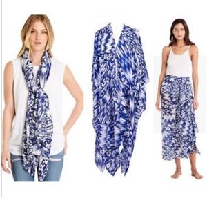 Michael Stars Ruana coverup blue and white